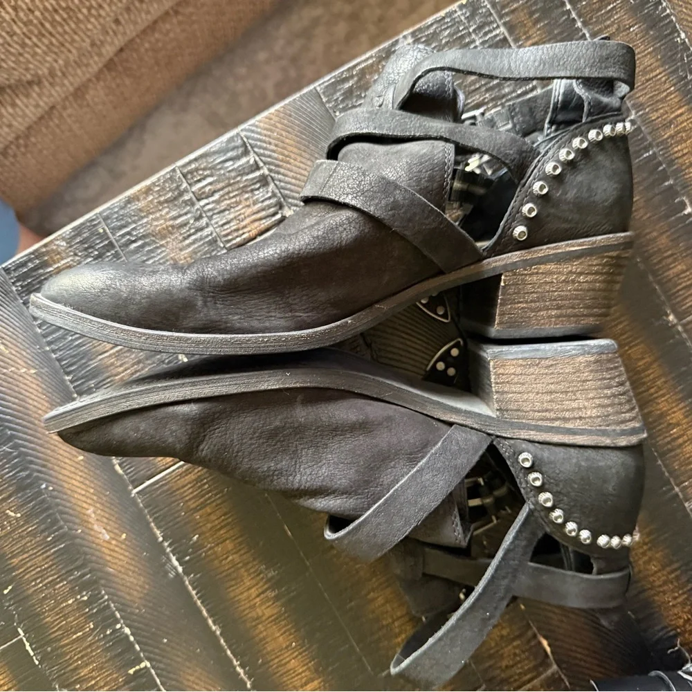Dolce Vita Spur Western Buckle Ankle Booties Black Leather Size 9.5 Boho Moto